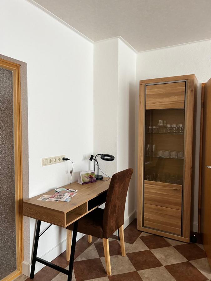 Sehr Schoene Wohnung,Komplett Neu Eingerichtet Limabach - Oberfrohna Dış mekan fotoğraf