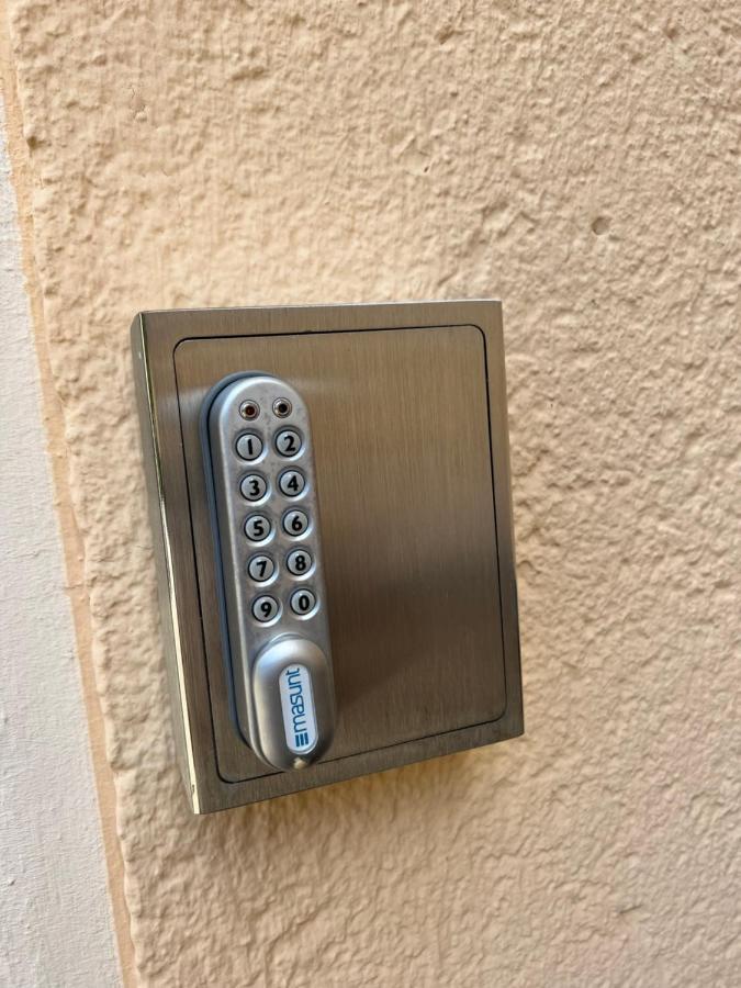 Sehr Schoene Wohnung,Komplett Neu Eingerichtet Limabach - Oberfrohna Dış mekan fotoğraf